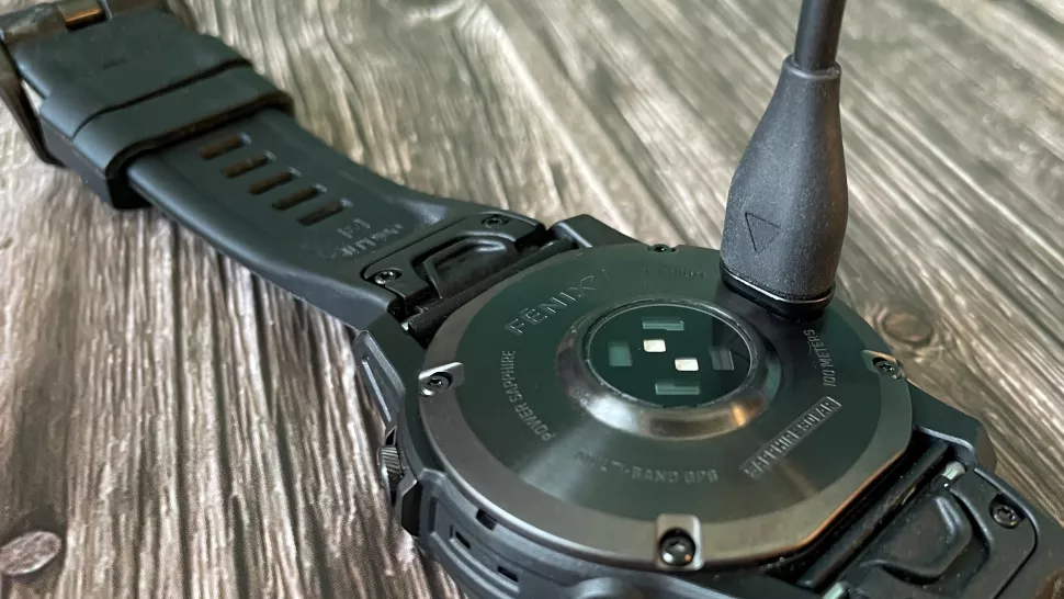 Garmin Fenix 7 vs Apple Watch Series 8: Laquelle devriez-vous acheter ?