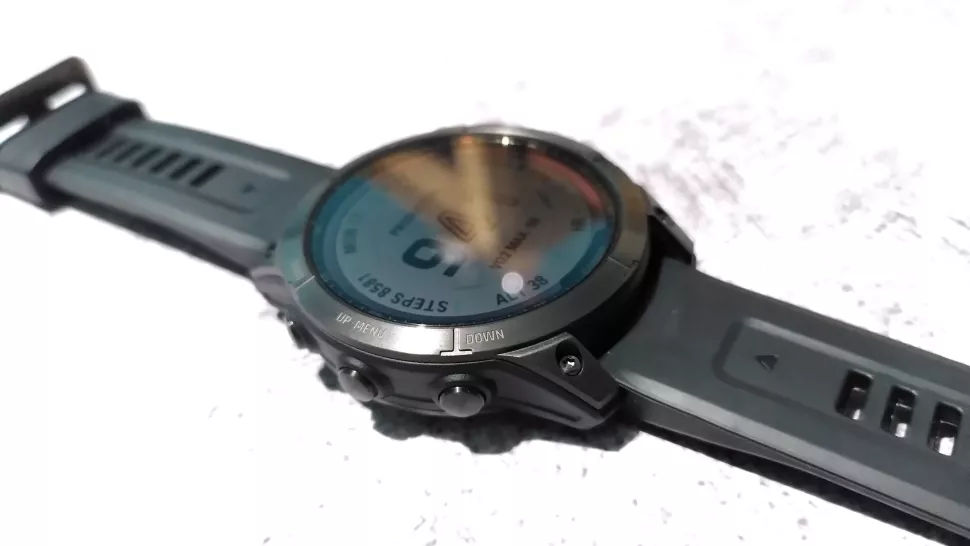 Garmin Fenix 7 vs Apple Watch Series 8: Laquelle devriez-vous acheter ?