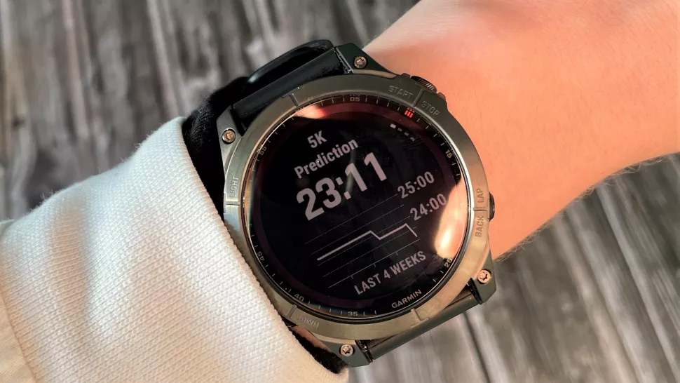 Garmin Fenix 7 vs Apple Watch Series 8: Laquelle devriez-vous acheter ?