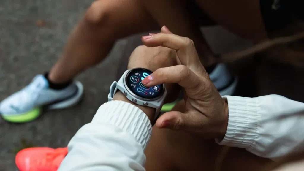 Garmin Forerunner 965 vs Apple Watch Ultra