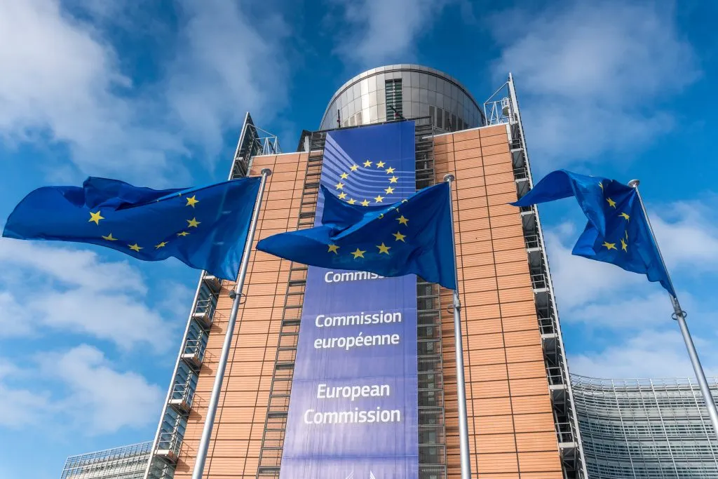 GettyImages-1456318955-1-1024x683-1 App Store : Apple baisse ses commissions en Europe pour solder le litige DMA