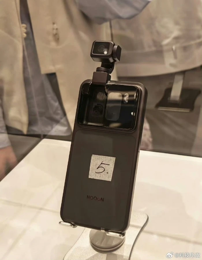 honor-robot-phone-1 Honor Robot Phone : le smartphone à bras motorisé sort le 12 août