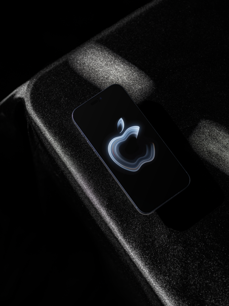 Apple-Pro-and-Tell-event-invitation-wallpaper-BasicAppleGuy-idownloadblog-mockup-2-768x1024 Apple Pro and Tell il 28 ottobre: attesi MacBook Pro OLED, iMac M6 e iPad mini